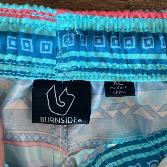 Burnside Hybrid Shorts Size XL - Picture 2 of 3